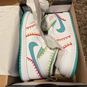 Jordan 1 Mid - white/washed teal rush pink SIZE 10